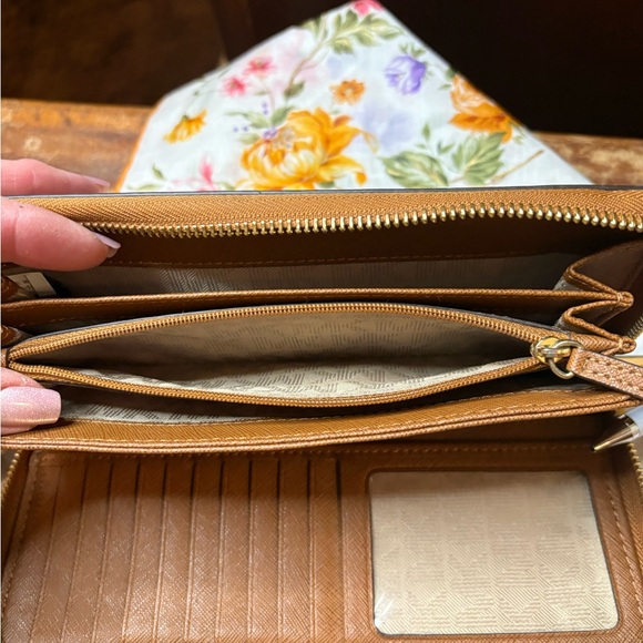 Michael Kors Jet Set Travel Brown Saffiano Leather continental zip aroundWallet - Picture 11 of 12